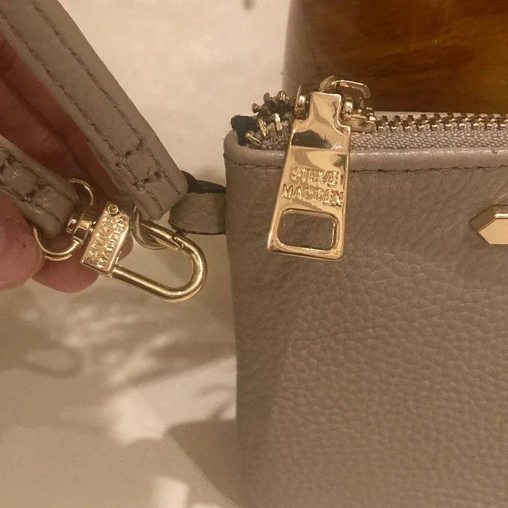 Steve Madden small vinyl